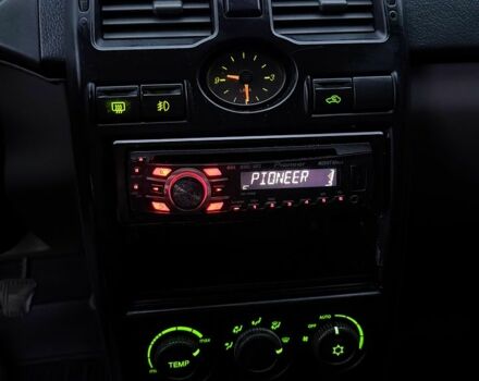 Черный ВАЗ Priora, объемом двигателя 1.6 л и пробегом 190 тыс. км за 3100 $, фото 7 на Automoto.ua