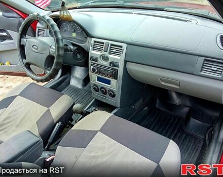 Червоний ВАЗ Priora, об'ємом двигуна 1.6 л та пробігом 180 тис. км за 1550 $, фото 3 на Automoto.ua