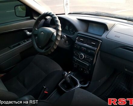 Красный ВАЗ Priora, объемом двигателя 1.6 л и пробегом 118 тыс. км за 3900 $, фото 7 на Automoto.ua