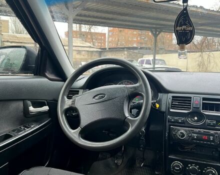 Красный ВАЗ Priora, объемом двигателя 1.6 л и пробегом 250 тыс. км за 1950 $, фото 4 на Automoto.ua