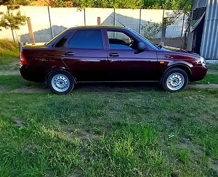 Красный ВАЗ Priora, объемом двигателя 1.6 л и пробегом 90 тыс. км за 4500 $, фото 2 на Automoto.ua