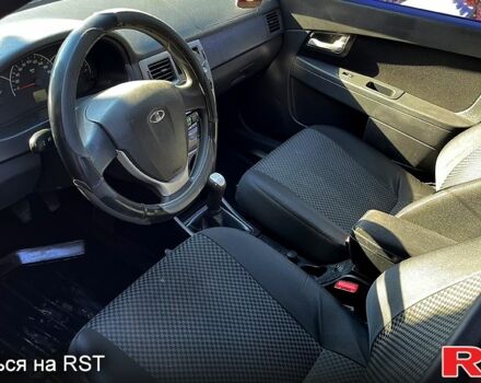 Красный ВАЗ Priora, объемом двигателя 1.6 л и пробегом 110 тыс. км за 2550 $, фото 9 на Automoto.ua