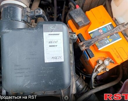 Червоний ВАЗ Priora, об'ємом двигуна 1.6 л та пробігом 171 тис. км за 4000 $, фото 1 на Automoto.ua