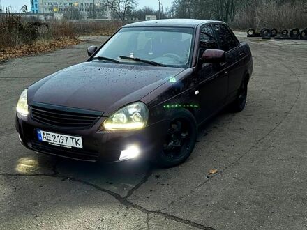 Красный ВАЗ Priora, объемом двигателя 1.6 л и пробегом 300 тыс. км за 2158 $, фото 1 на Automoto.ua