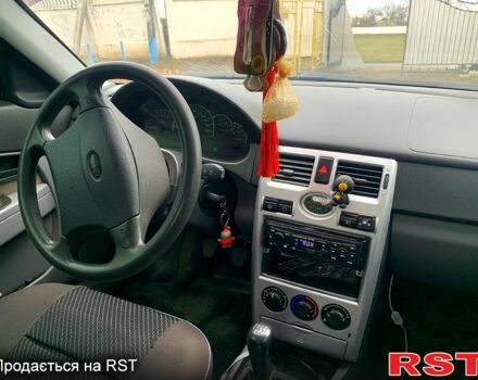 Серый ВАЗ Priora, объемом двигателя 1.6 л и пробегом 330 тыс. км за 1900 $, фото 5 на Automoto.ua