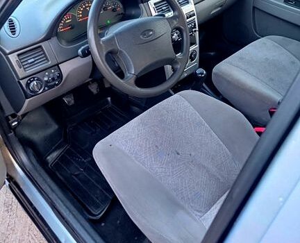 Серый ВАЗ Priora, объемом двигателя 1.6 л и пробегом 300 тыс. км за 2450 $, фото 2 на Automoto.ua