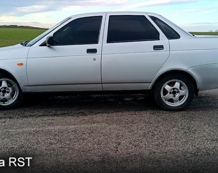 Серый ВАЗ Priora, объемом двигателя 1.6 л и пробегом 178 тыс. км за 2550 $, фото 1 на Automoto.ua