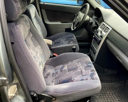 Серый ВАЗ Priora, объемом двигателя 1.6 л и пробегом 197 тыс. км за 2200 $, фото 3 на Automoto.ua