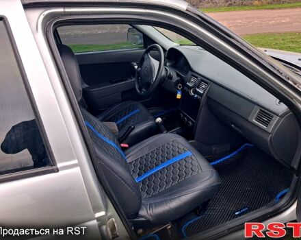 Серый ВАЗ Priora, объемом двигателя 1.6 л и пробегом 200 тыс. км за 2300 $, фото 5 на Automoto.ua