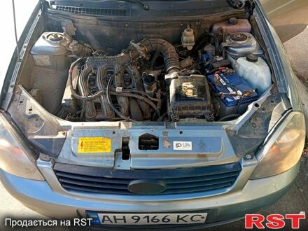 Серый ВАЗ Priora, объемом двигателя 1.6 л и пробегом 300 тыс. км за 2150 $, фото 1 на Automoto.ua