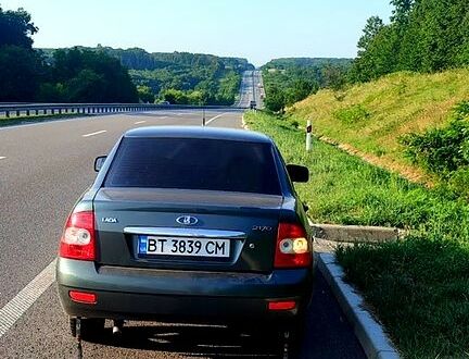 Зеленый ВАЗ Priora, объемом двигателя 1.6 л и пробегом 300 тыс. км за 2900 $, фото 1 на Automoto.ua