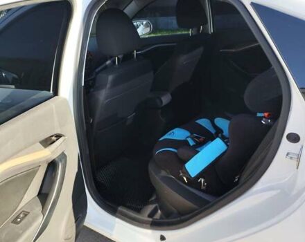 Белый ВАЗ Веста, объемом двигателя 1.6 л и пробегом 50 тыс. км за 9000 $, фото 7 на Automoto.ua