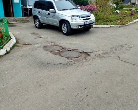 Серый ВАЗ Niva, объемом двигателя 1.7 л и пробегом 302 тыс. км за 4500 $, фото 1 на Automoto.ua