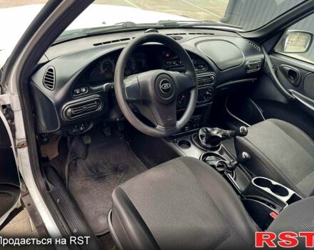 Білий ВАЗ Niva Travel, об'ємом двигуна 1.7 л та пробігом 94 тис. км за 6000 $, фото 6 на Automoto.ua