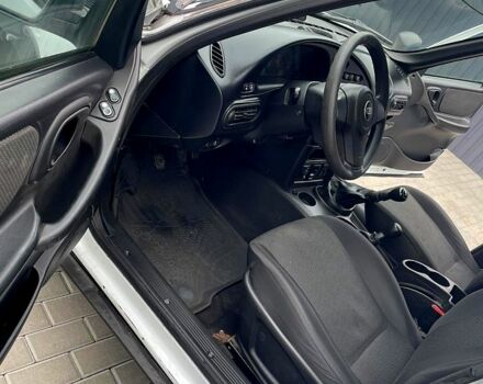 Білий ВАЗ Niva Travel, об'ємом двигуна 1.7 л та пробігом 94 тис. км за 6000 $, фото 7 на Automoto.ua