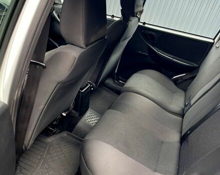 Білий ВАЗ Niva Travel, об'ємом двигуна 1.7 л та пробігом 94 тис. км за 6000 $, фото 13 на Automoto.ua