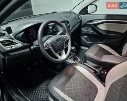 Черный ВАЗ Vesta Cross, объемом двигателя 1.6 л и пробегом 25 тыс. км за 12000 $, фото 1 на Automoto.ua