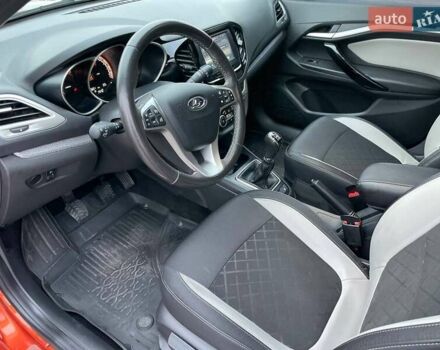 Оранжевый ВАЗ Vesta Cross, объемом двигателя 1.77 л и пробегом 45 тыс. км за 12500 $, фото 12 на Automoto.ua