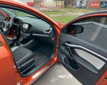 Оранжевый ВАЗ Vesta Cross, объемом двигателя 1.77 л и пробегом 45 тыс. км за 12500 $, фото 19 на Automoto.ua