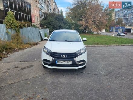 Белый ВАЗ XRay, объемом двигателя 1.6 л и пробегом 199 тыс. км за 7000 $, фото 1 на Automoto.ua