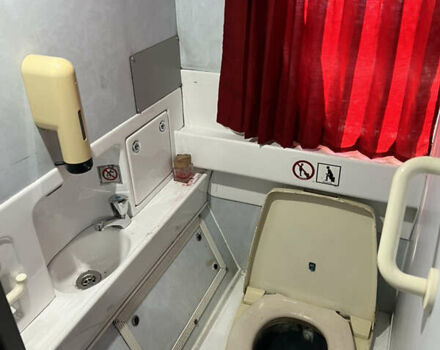 Красный Van Hool 927, объемом двигателя 12.8 л и пробегом 650 тыс. км за 70000 $, фото 20 на Automoto.ua