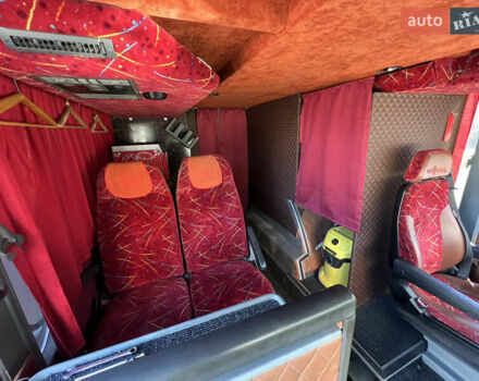 Красный Van Hool 927, объемом двигателя 12.8 л и пробегом 650 тыс. км за 70000 $, фото 6 на Automoto.ua