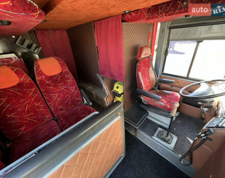 Красный Van Hool 927, объемом двигателя 12.8 л и пробегом 650 тыс. км за 70000 $, фото 2 на Automoto.ua