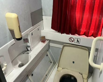 Красный Van Hool 927, объемом двигателя 12.8 л и пробегом 650 тыс. км за 70000 $, фото 21 на Automoto.ua