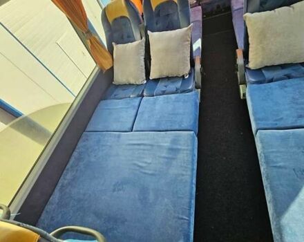 Красный Van Hool Астромега, объемом двигателя 12 л и пробегом 140 тыс. км за 284903 $, фото 12 на Automoto.ua