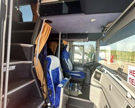 Красный Van Hool Астромега, объемом двигателя 12 л и пробегом 140 тыс. км за 284903 $, фото 19 на Automoto.ua