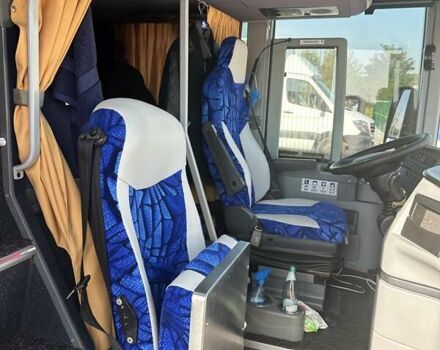 Красный Van Hool Астромега, объемом двигателя 12 л и пробегом 140 тыс. км за 284903 $, фото 18 на Automoto.ua