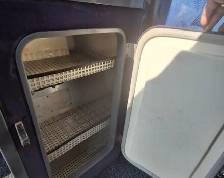 Красный Van Hool Астромега, объемом двигателя 12 л и пробегом 140 тыс. км за 284903 $, фото 9 на Automoto.ua