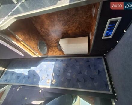 Красный Van Hool Астромега, объемом двигателя 12 л и пробегом 140 тыс. км за 284903 $, фото 6 на Automoto.ua