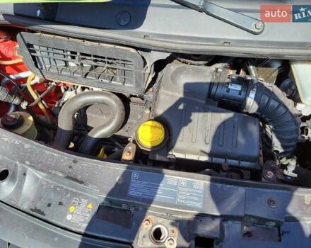 Красный Воксхолл Vivaro, объемом двигателя 2 л и пробегом 230 тыс. км за 12200 $, фото 5 на Automoto.ua