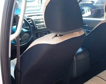 Білий Фольксваген Амарок, об'ємом двигуна 2 л та пробігом 330 тис. км за 14000 $, фото 5 на Automoto.ua