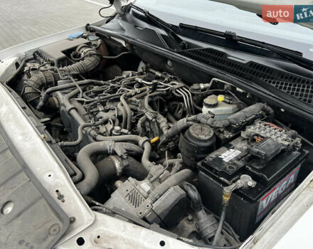 Белый Фольксваген Амарок, объемом двигателя 1.97 л и пробегом 282 тыс. км за 16450 $, фото 40 на Automoto.ua