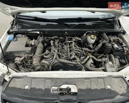 Белый Фольксваген Амарок, объемом двигателя 1.97 л и пробегом 282 тыс. км за 16450 $, фото 39 на Automoto.ua