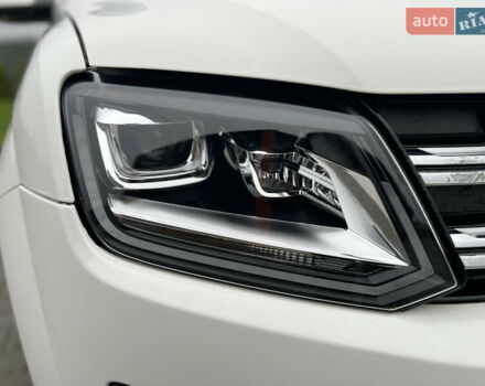 Белый Фольксваген Амарок, объемом двигателя 1.97 л и пробегом 282 тыс. км за 16450 $, фото 6 на Automoto.ua