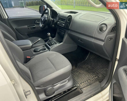 Белый Фольксваген Амарок, объемом двигателя 1.97 л и пробегом 282 тыс. км за 16299 $, фото 25 на Automoto.ua