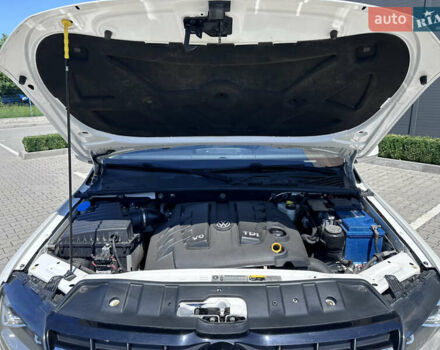 Белый Фольксваген Амарок, объемом двигателя 2.97 л и пробегом 557 тыс. км за 21000 $, фото 18 на Automoto.ua