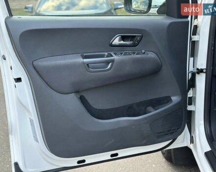 Белый Фольксваген Амарок, объемом двигателя 1.97 л и пробегом 287 тыс. км за 23200 $, фото 7 на Automoto.ua