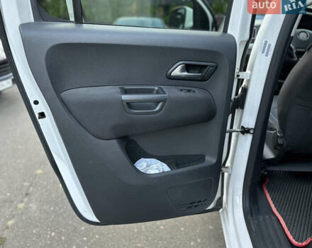 Белый Фольксваген Амарок, объемом двигателя 1.97 л и пробегом 287 тыс. км за 23200 $, фото 18 на Automoto.ua