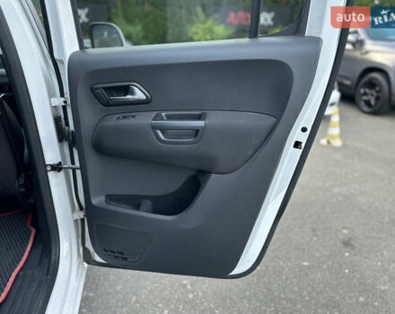 Белый Фольксваген Амарок, объемом двигателя 1.97 л и пробегом 287 тыс. км за 23200 $, фото 22 на Automoto.ua