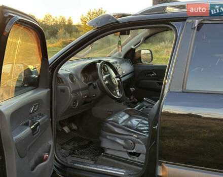 Черный Фольксваген Амарок, объемом двигателя 1.97 л и пробегом 315 тыс. км за 11000 $, фото 8 на Automoto.ua