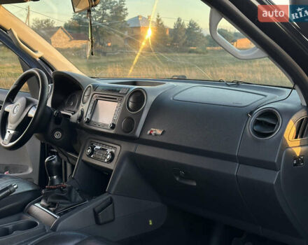 Черный Фольксваген Амарок, объемом двигателя 1.97 л и пробегом 315 тыс. км за 10700 $, фото 12 на Automoto.ua