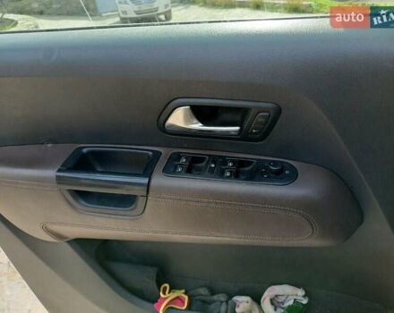 Сірий Фольксваген Амарок, об'ємом двигуна 2 л та пробігом 194 тис. км за 16800 $, фото 2 на Automoto.ua