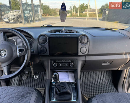 Серый Фольксваген Амарок, объемом двигателя 2 л и пробегом 360 тыс. км за 16000 $, фото 12 на Automoto.ua