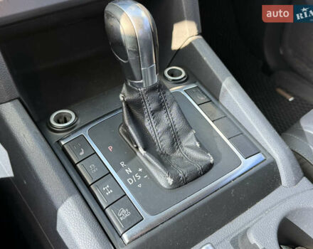 Серый Фольксваген Амарок, объемом двигателя 2 л и пробегом 265 тыс. км за 16700 $, фото 43 на Automoto.ua