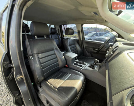 Серый Фольксваген Амарок, объемом двигателя 2 л и пробегом 265 тыс. км за 16700 $, фото 21 на Automoto.ua