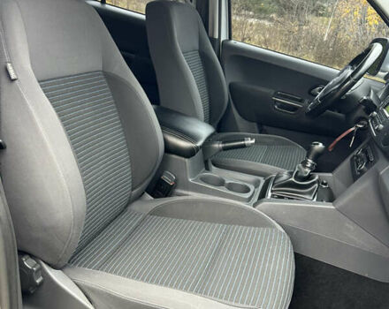 Серый Фольксваген Амарок, объемом двигателя 1.97 л и пробегом 264 тыс. км за 21000 $, фото 21 на Automoto.ua